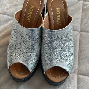 NORKA Women's Silver Slide Sandals